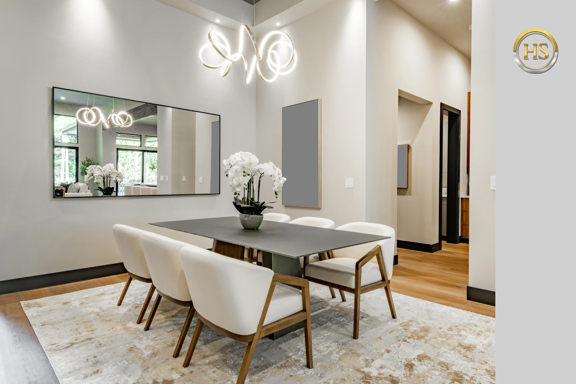 Dining Room Staging Tips: From Neutral Tones to Bold Accents That Sell